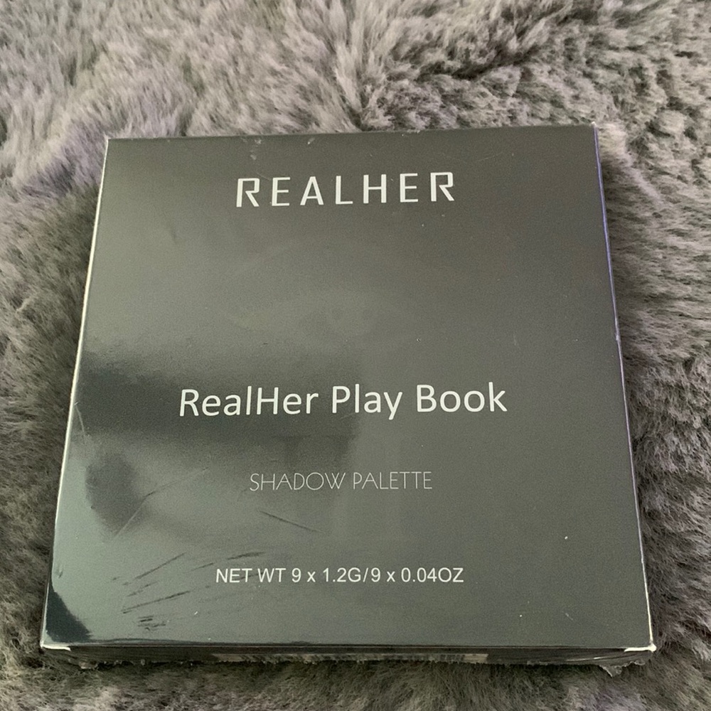 RealHer Play Book Eyeshadow Palette III